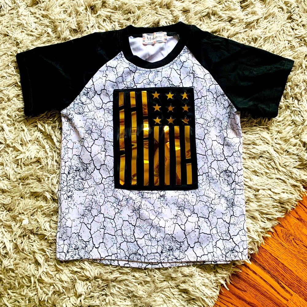 ☀️Monarchy black and gold flagged t shirt